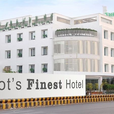The Fern Residency Rajkot Hotel Buitenkant foto