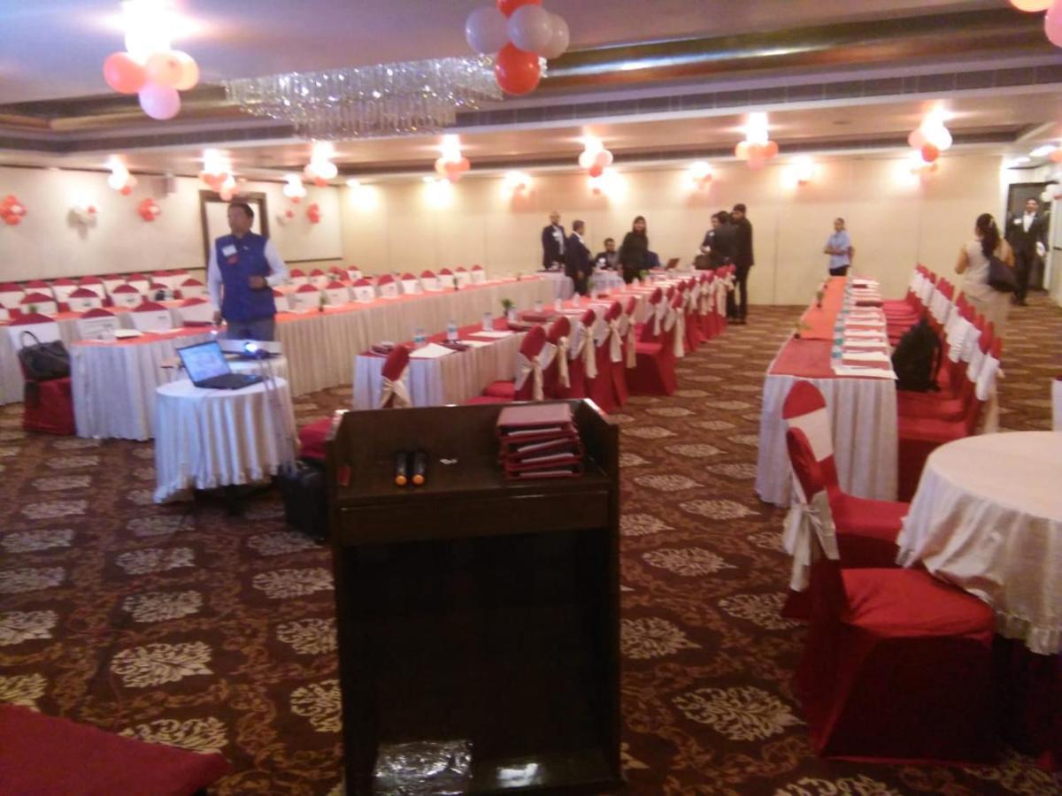 The Fern Residency Rajkot Hotel Buitenkant foto