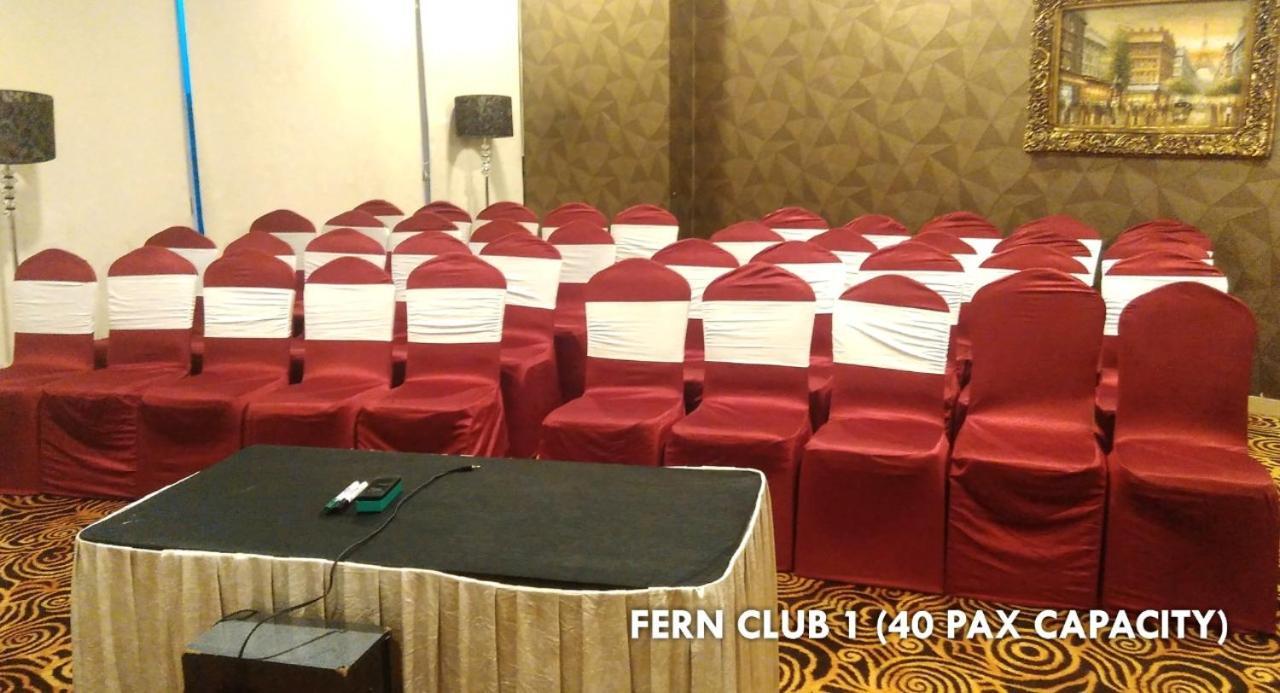 The Fern Residency Rajkot Hotel Buitenkant foto