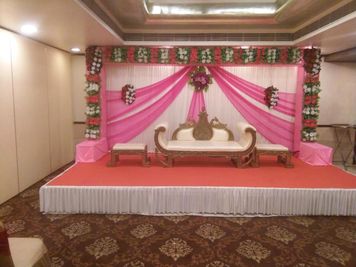 The Fern Residency Rajkot Hotel Buitenkant foto