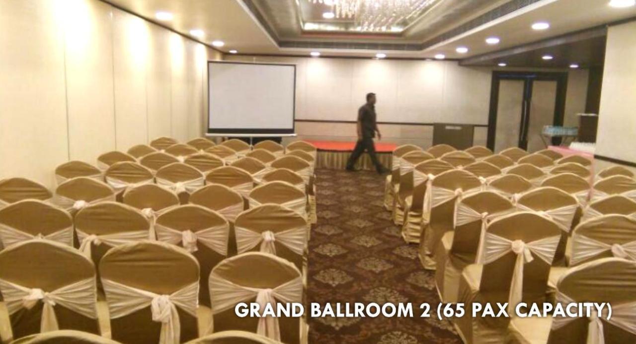 The Fern Residency Rajkot Hotel Buitenkant foto