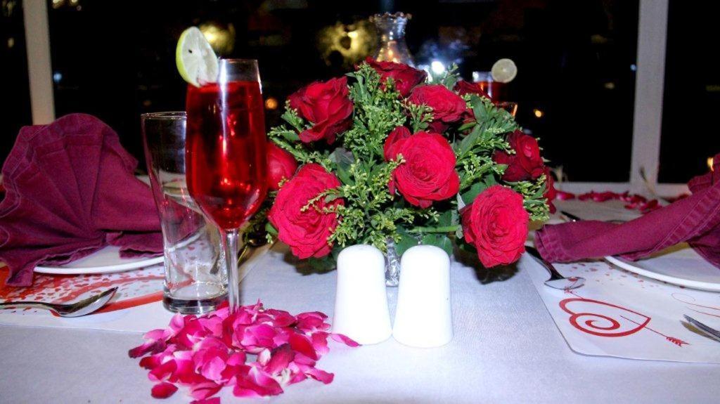 The Fern Residency Rajkot Hotel Buitenkant foto