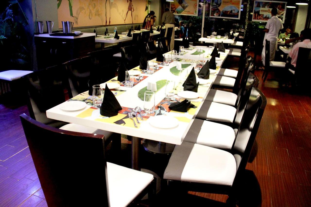 The Fern Residency Rajkot Hotel Buitenkant foto