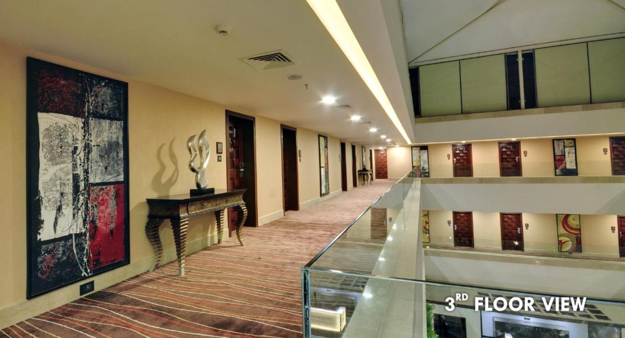 The Fern Residency Rajkot Hotel Buitenkant foto