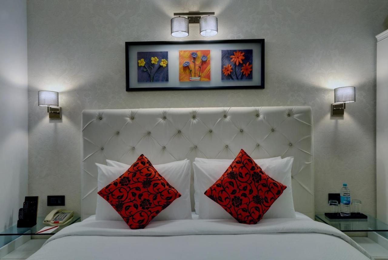 The Fern Residency Rajkot Hotel Buitenkant foto