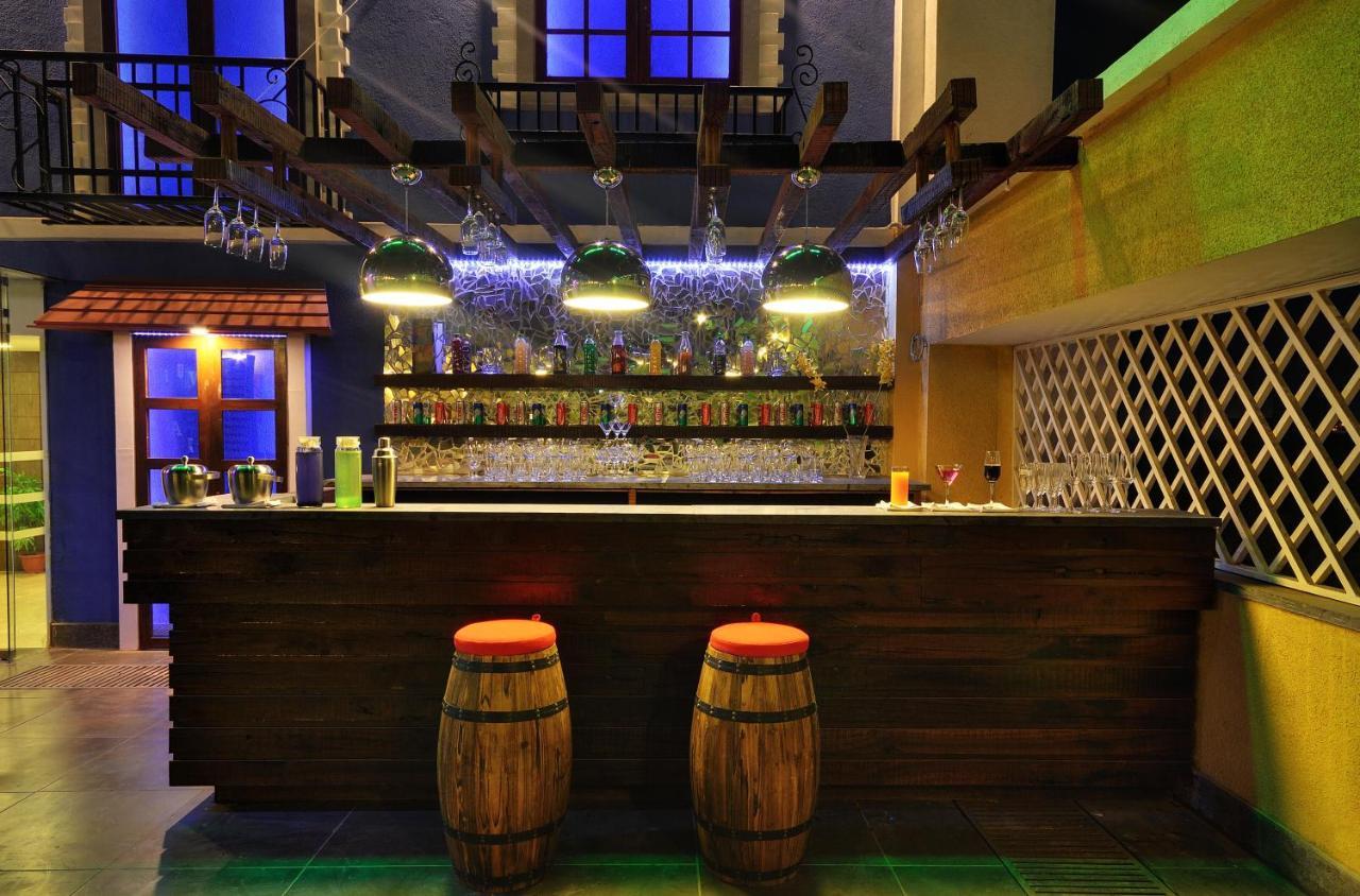 The Fern Residency Rajkot Hotel Buitenkant foto