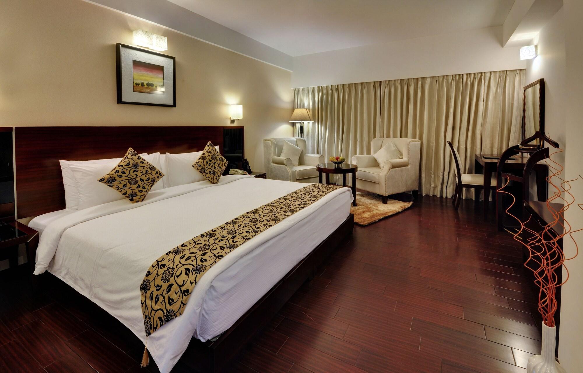 The Fern Residency Rajkot Hotel Buitenkant foto