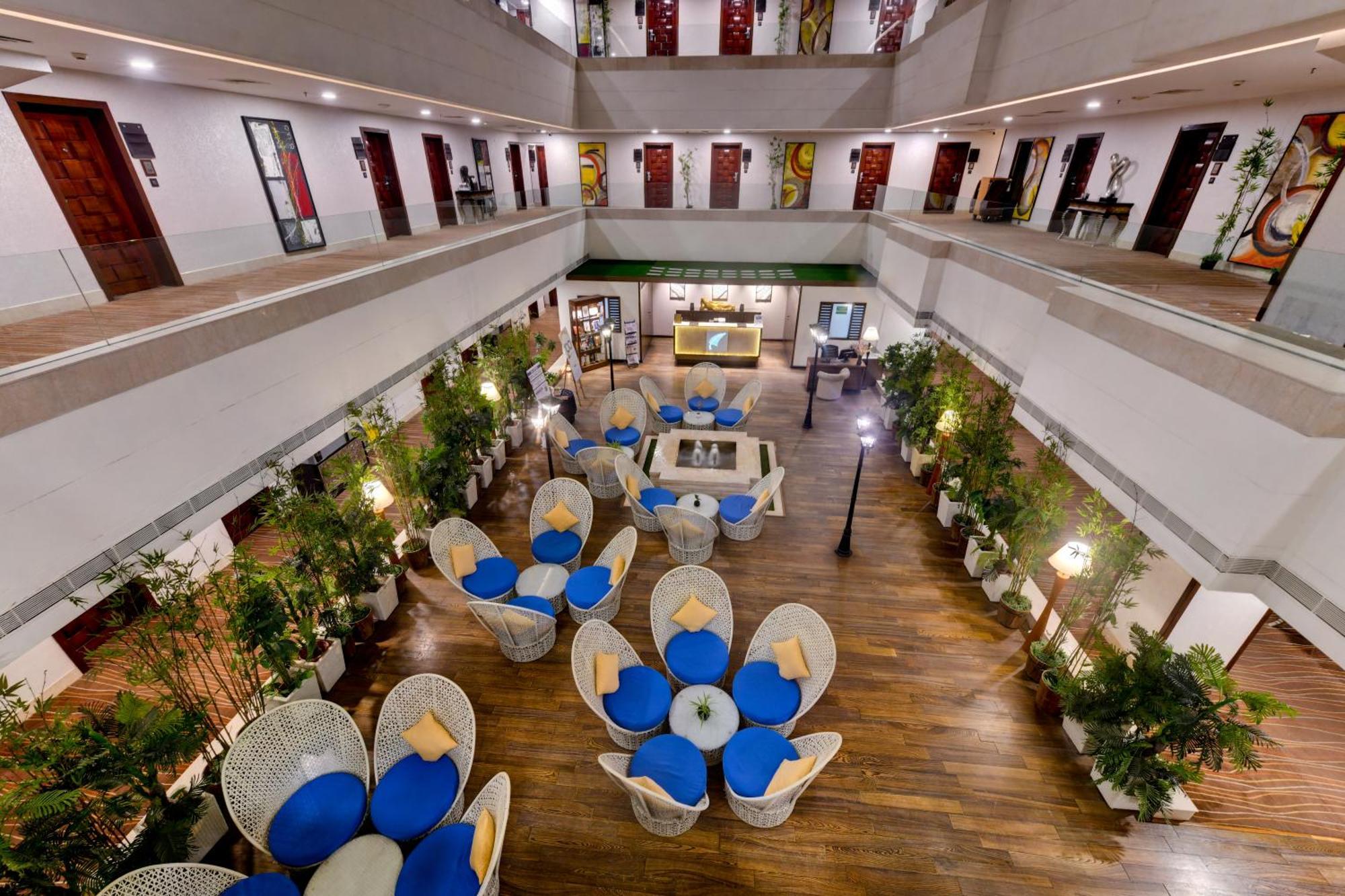 The Fern Residency Rajkot Hotel Buitenkant foto