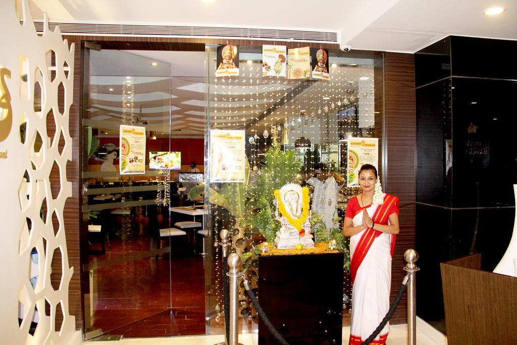 The Fern Residency Rajkot Hotel Buitenkant foto