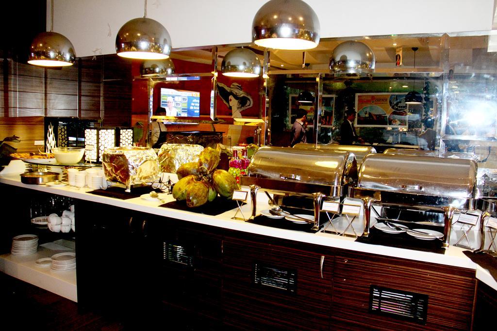 The Fern Residency Rajkot Hotel Buitenkant foto