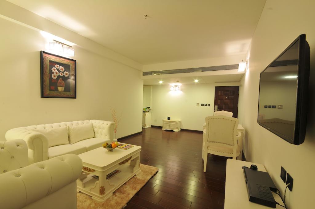 The Fern Residency Rajkot Hotel Buitenkant foto