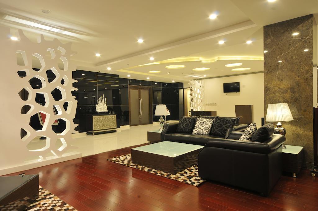 The Fern Residency Rajkot Hotel Buitenkant foto
