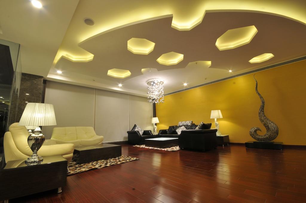 The Fern Residency Rajkot Hotel Buitenkant foto